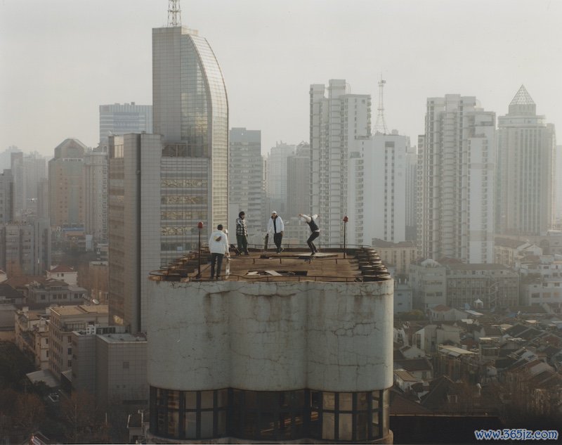 《天台风景，Marcus、Saizhi、Brian、Per，上海》，2018 © 周政 (中)