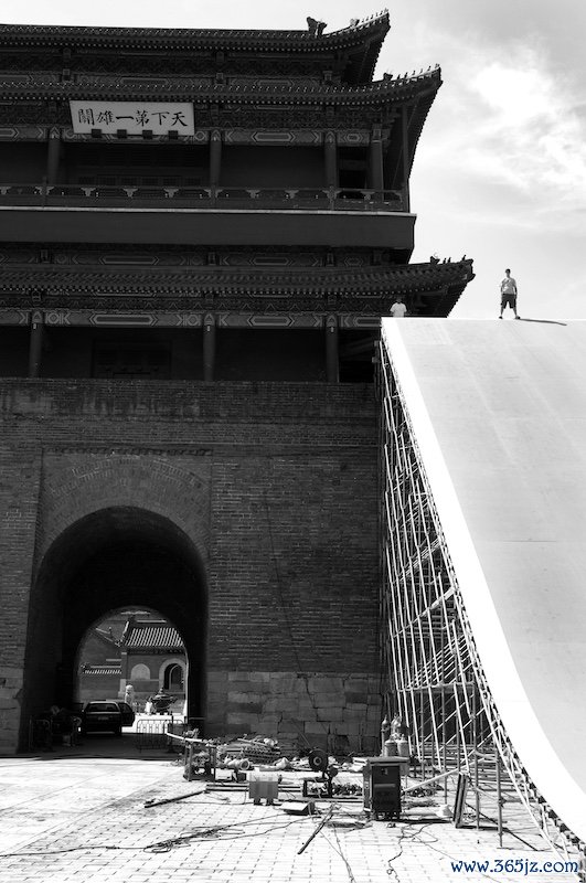 《落地坡道，中国》，2005 © 迈克·布拉巴克(美) 